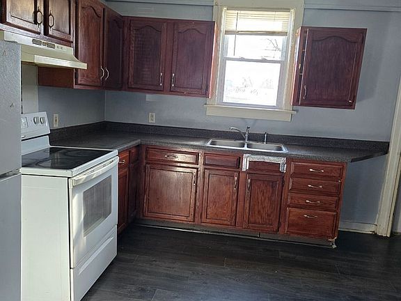 3rd image of 2650 E 24th St