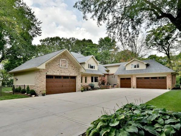 7S410 Green Acres Dr, Naperville, IL 60540