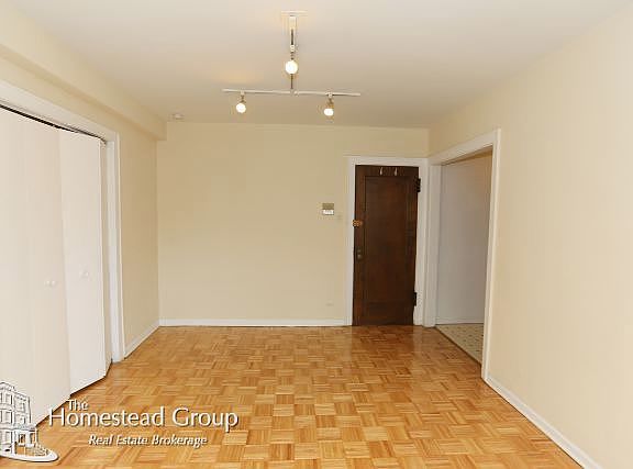 3rd image of 739 W Belmont Ave APT 306