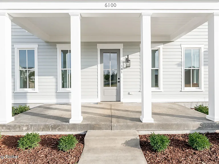 6100 Passionflower Dr #101 — Photo 2