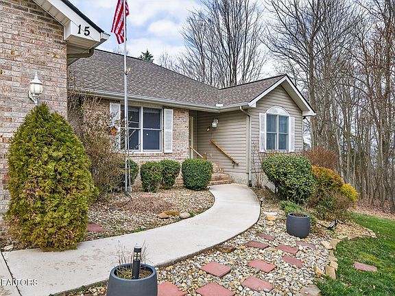 3rd image of 15 Ridge Crest Cir