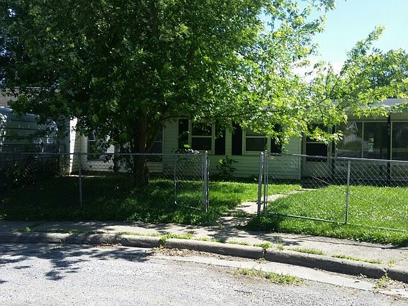 2nd image of 409 Vandalia Ct