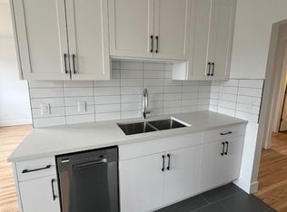 1280 Madison Ave #202, Burnaby, BC V5C4Y5