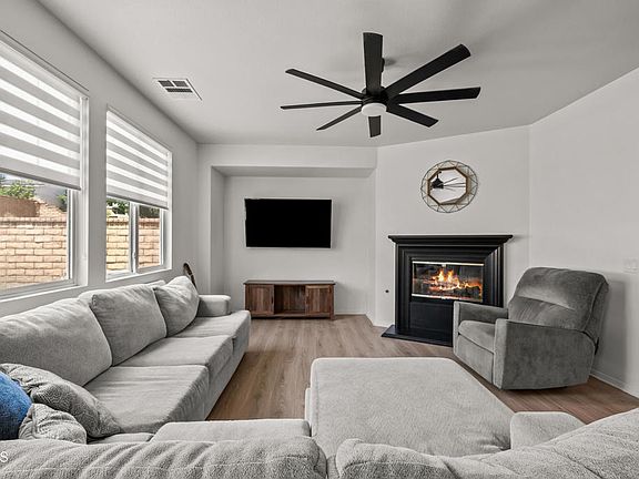 4th image of 2728 Hornbeam Rd