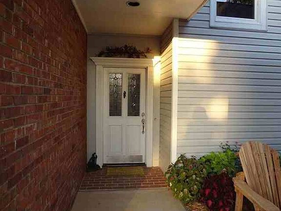 2nd image of 909 S Greystone St