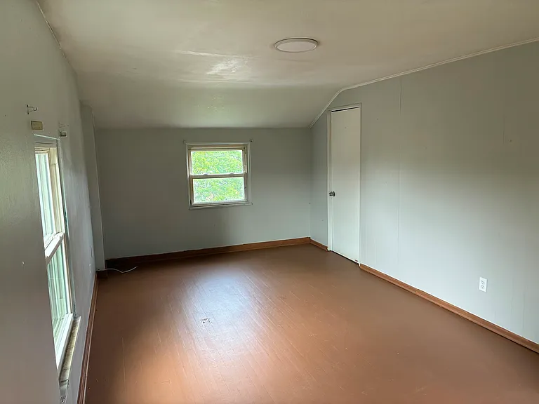 3323 Edward St — Photo 5