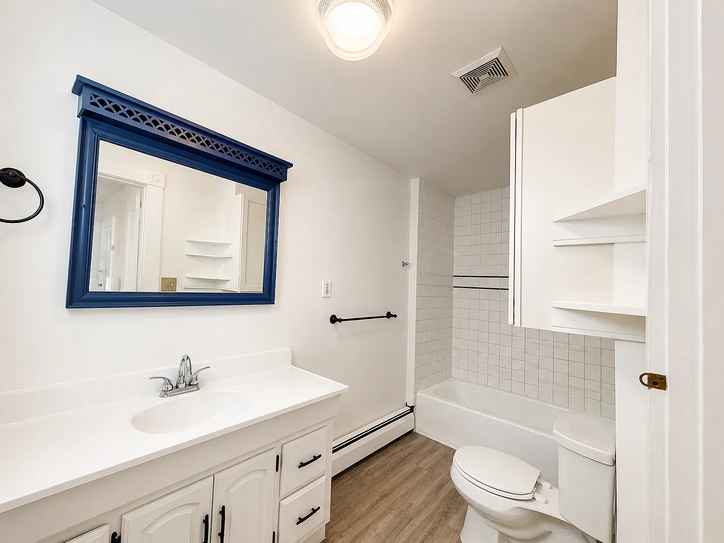 2 bed, 1300 sqft, $2,240 — Photo 3