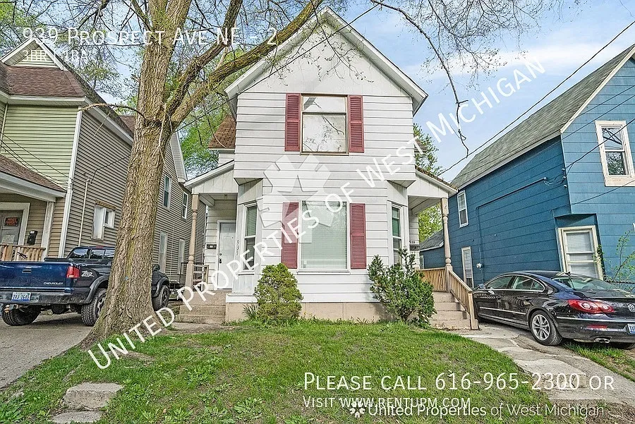 939 Prospect Ave NE #2