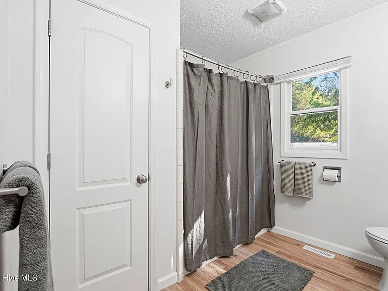 1425 Central Dr — Photo 19