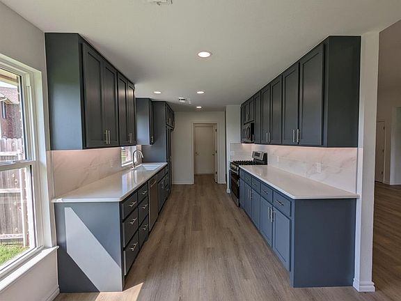 5th image of 3101 SW 120th Pl