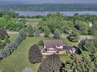 4 Jennifer Ln, Hudson, NY 12534