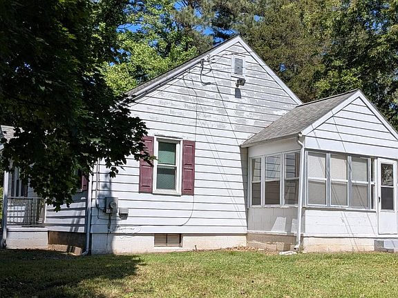 4th image of 72 Hillcrest Ln