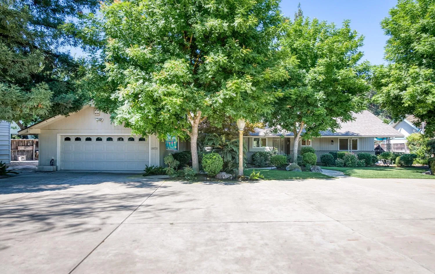 3 bed, 2375 sqft, $4,950 — Photo 3