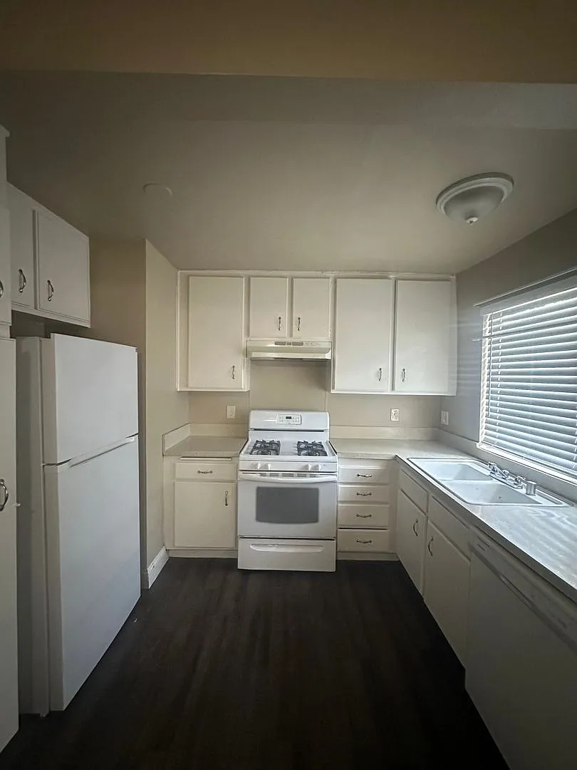 3 bed + 1.5 bath — Photo 3