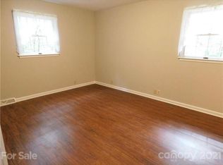 2136 Sunset Rd, Charlotte, NC 28216