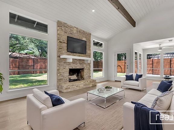2nd image of 3808 Oak Creek Dr