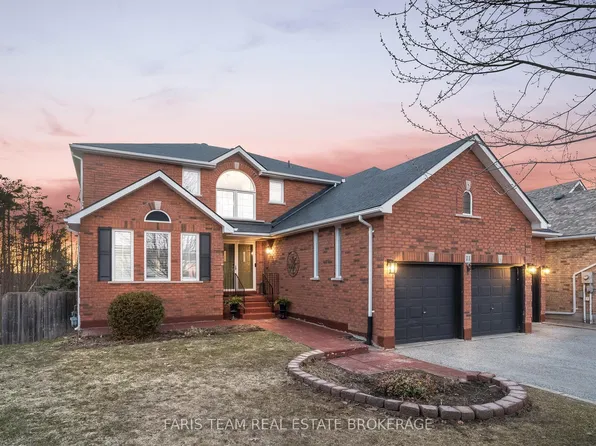 11 Berry Ct, Barrie, ON L4N 0J6