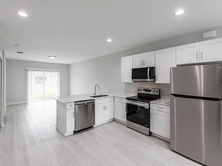 2113 Como St — Photo 5
