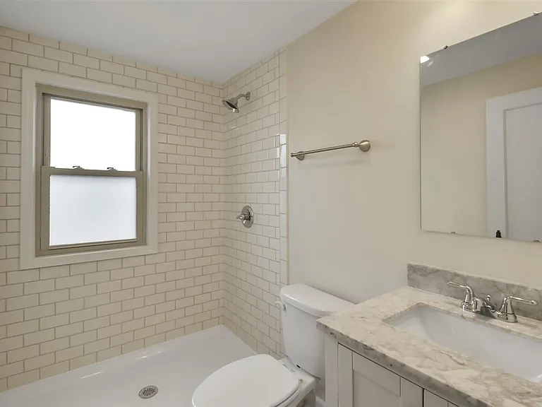 713 W Green St — Photo 22