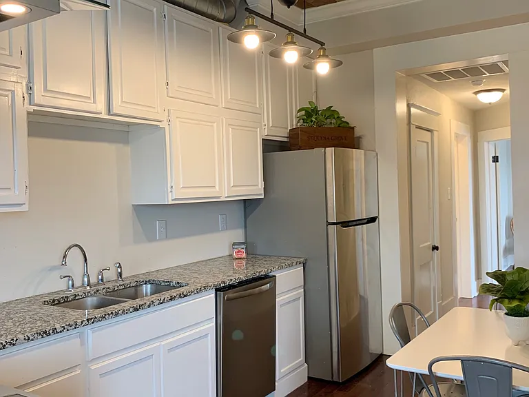1026 W Gramercy Pl #4 — Photo 12