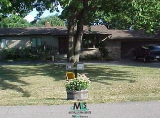210 Paragon Dr, Troy, MI 48098