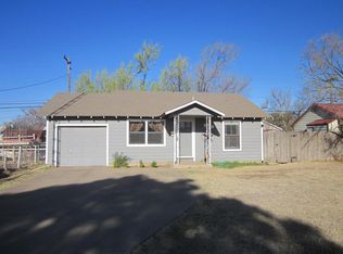 1011 Utica St, Plainview, TX 79072