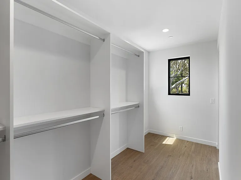 21552 Treetop Ln — Photo 40
