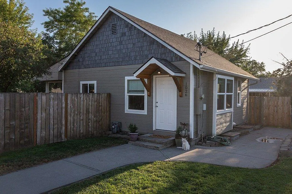 3 bed, 1423 sqft, $2,000 — Photo 2