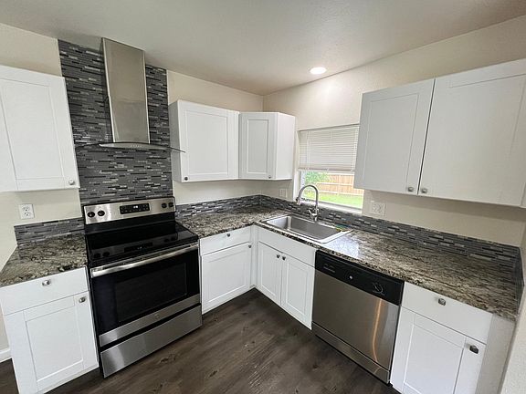 4th image of 3405 Cliffside Dr