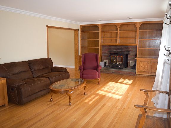 3rd image of 685 Franklin Ave