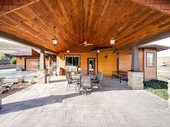 3rd image of 3802 Palouse Albion Rd