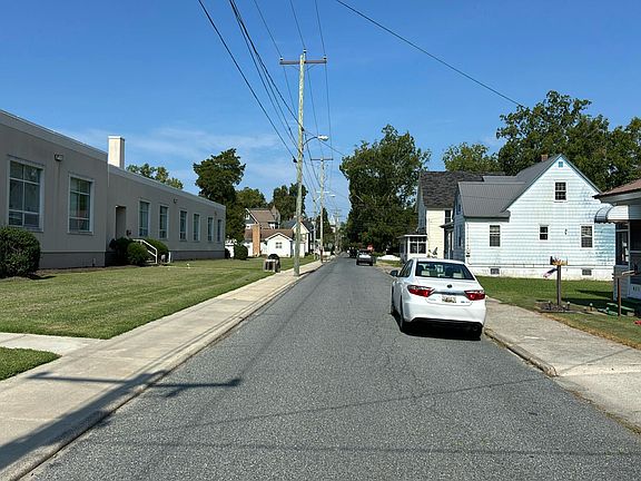 4th image of 413 Walnut St