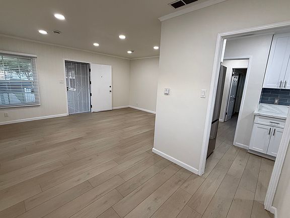 3rd image of 6522 W 86th Pl