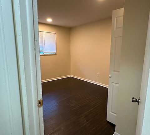 5th image of 1305 N Banner Ave