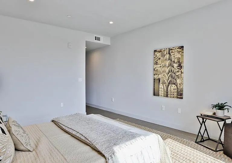 727 Wilcox Ave #305 — Photo 14