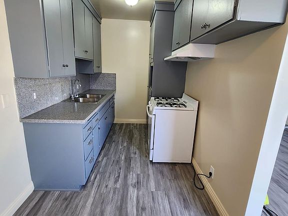 4th image of 925 N Enterprise Ave