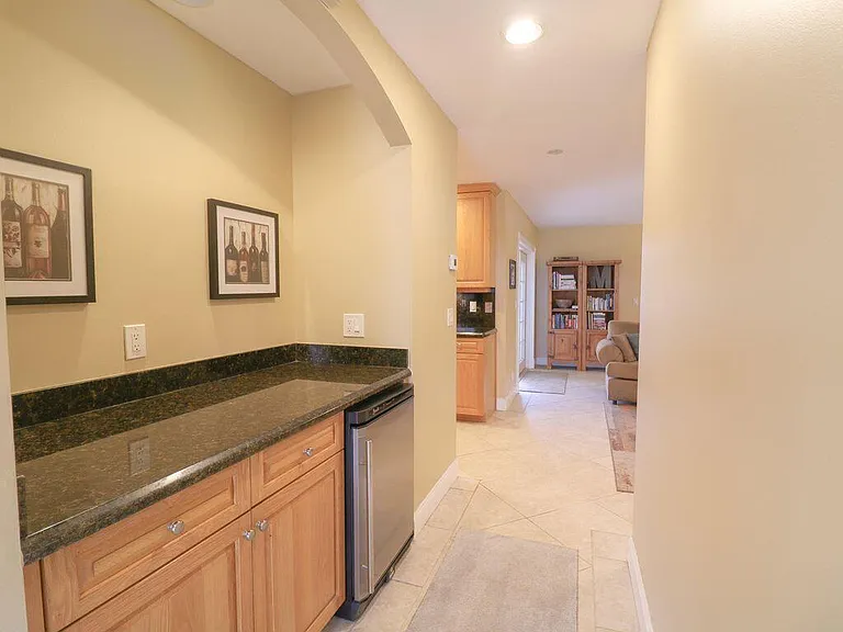 73 Pine Hill Trl W — Photo 5