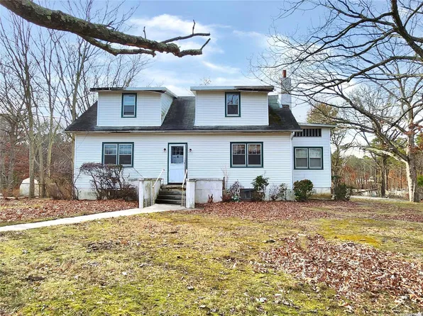 28 Gray Avenue, Medford, NY 11763