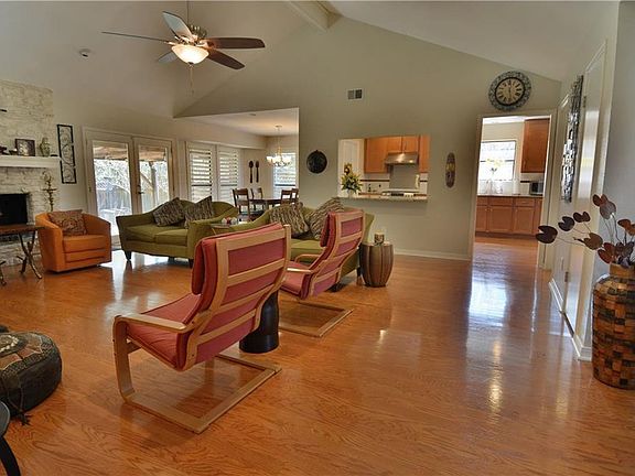3rd image of 1203 Wilson Heights Dr