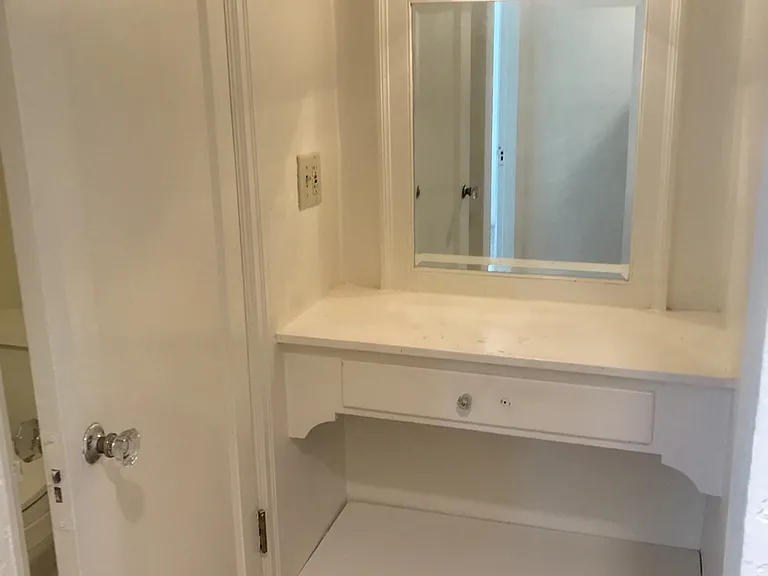 T0108 - Laurelview Apartments — Photo 25