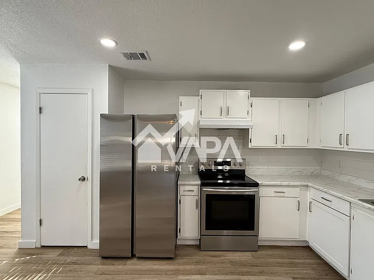 7106 Sunlit Trail Dr — Photo 4