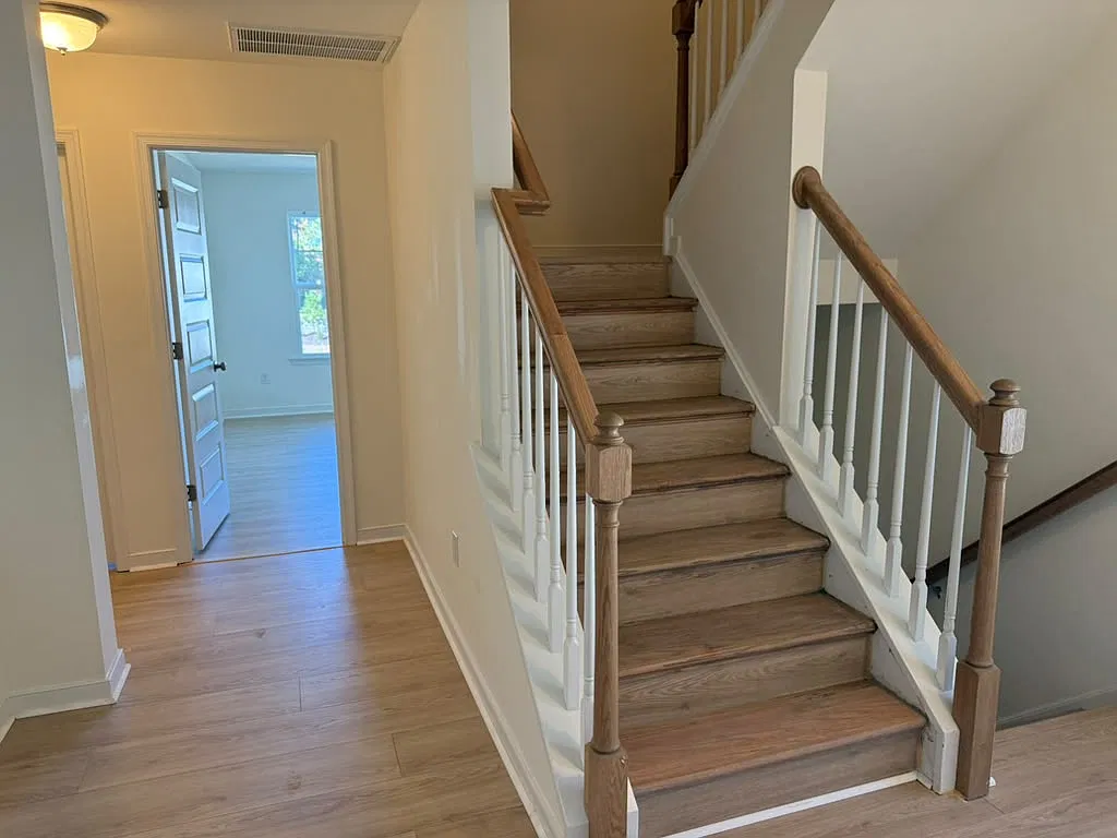 4 bed, 3.5 bath, 2500 sqft, $2,999 — Photo 2
