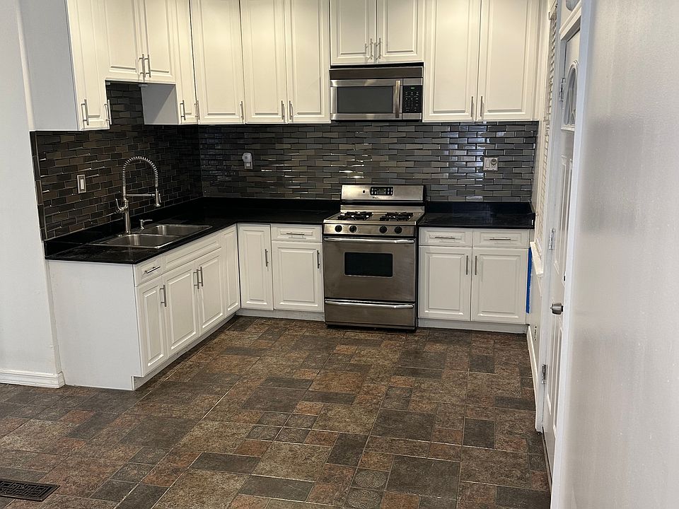 1st image of 1643 N Whipple St #2