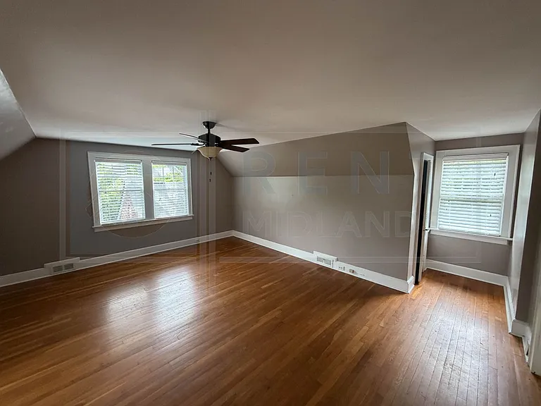 3925 Rosewood Dr — Photo 12