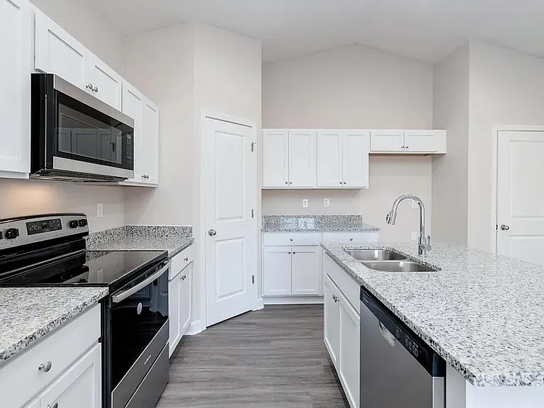 2346 E Cheyenne Ct — Photo 28