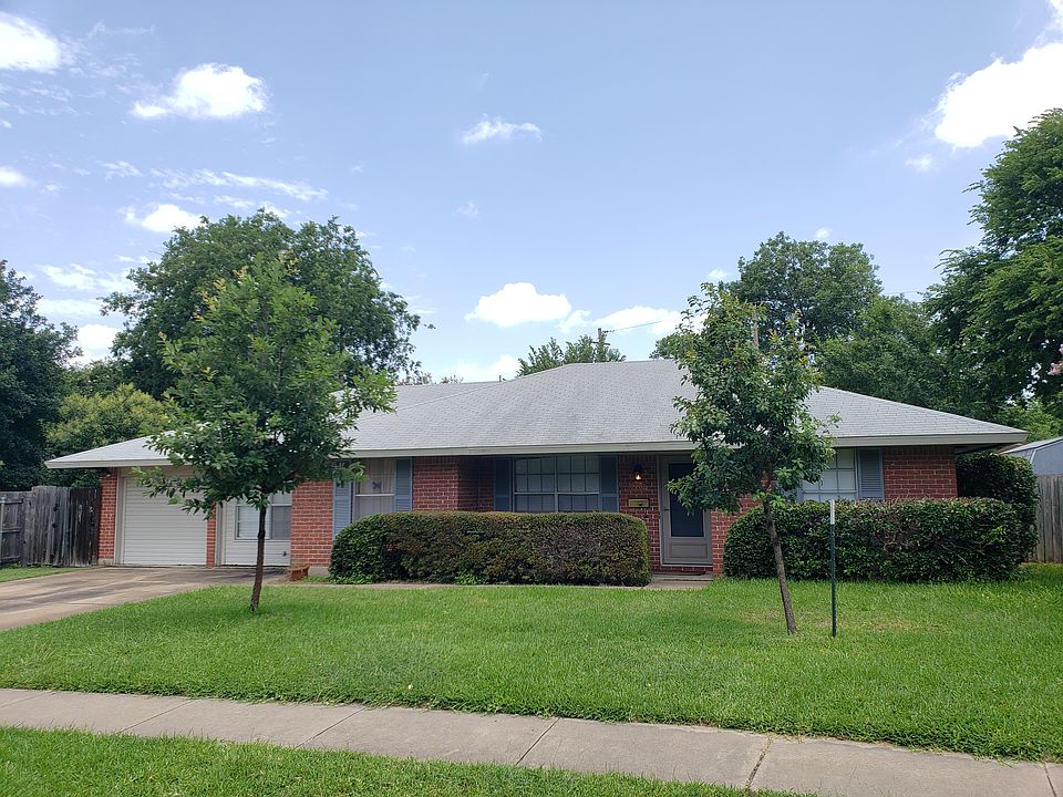 1st image of 2202 Teakwood Dr