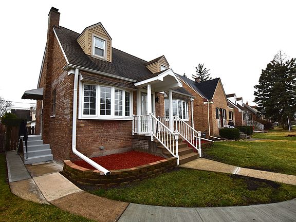 3rd image of 7917 W Metropole St