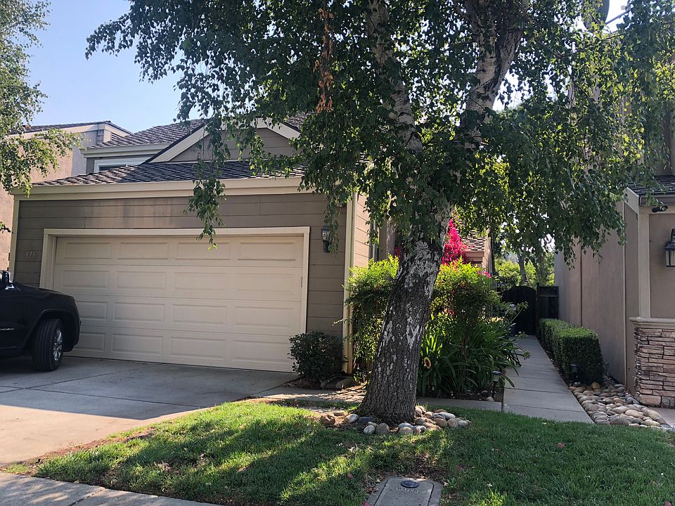 1st image of 975 Oak Park Dr