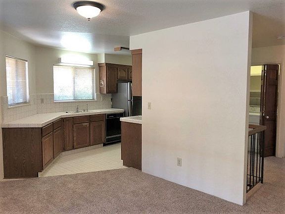 5th image of 1427 Morro St