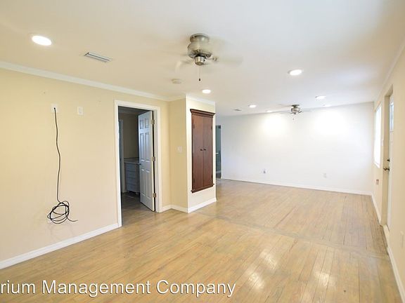 2nd image of 122 W Lake Mary Ave